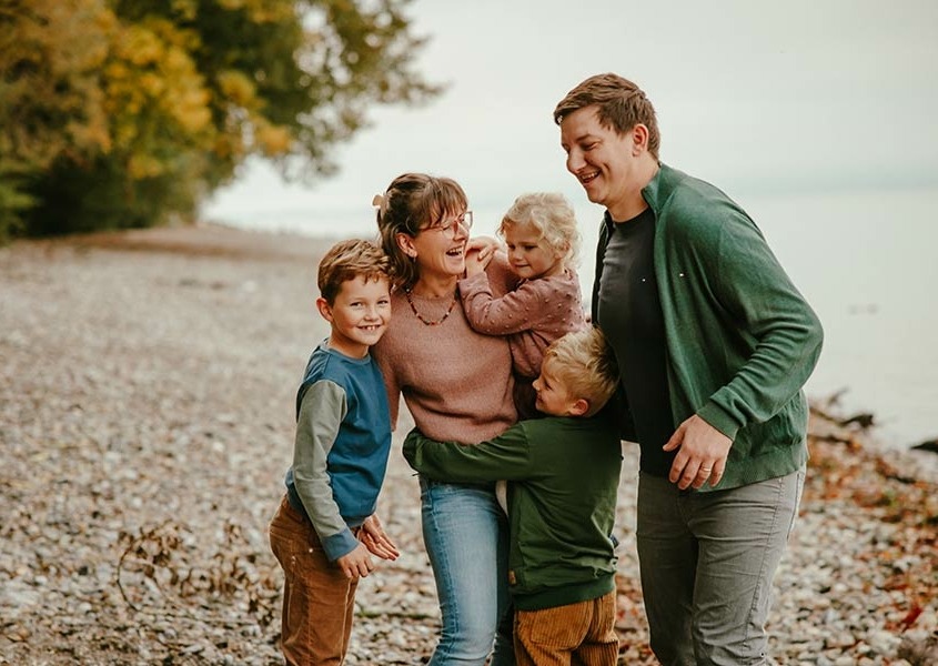 Natürliche Familienbilder am Bodensee, Freude, Liebe,